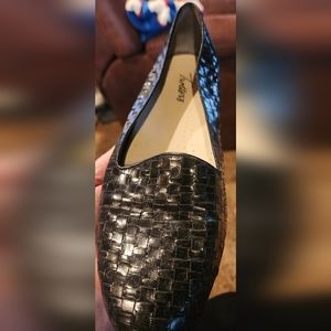 Size 9W Black Trotter Flats